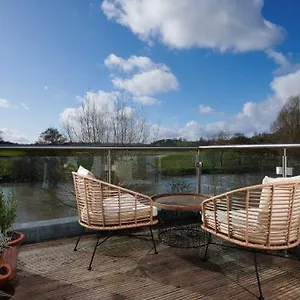 4* Herberg The Boathouse