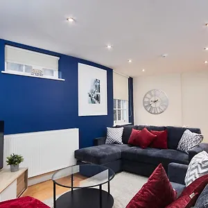 Apartment Stunning Hepburn Suite!
